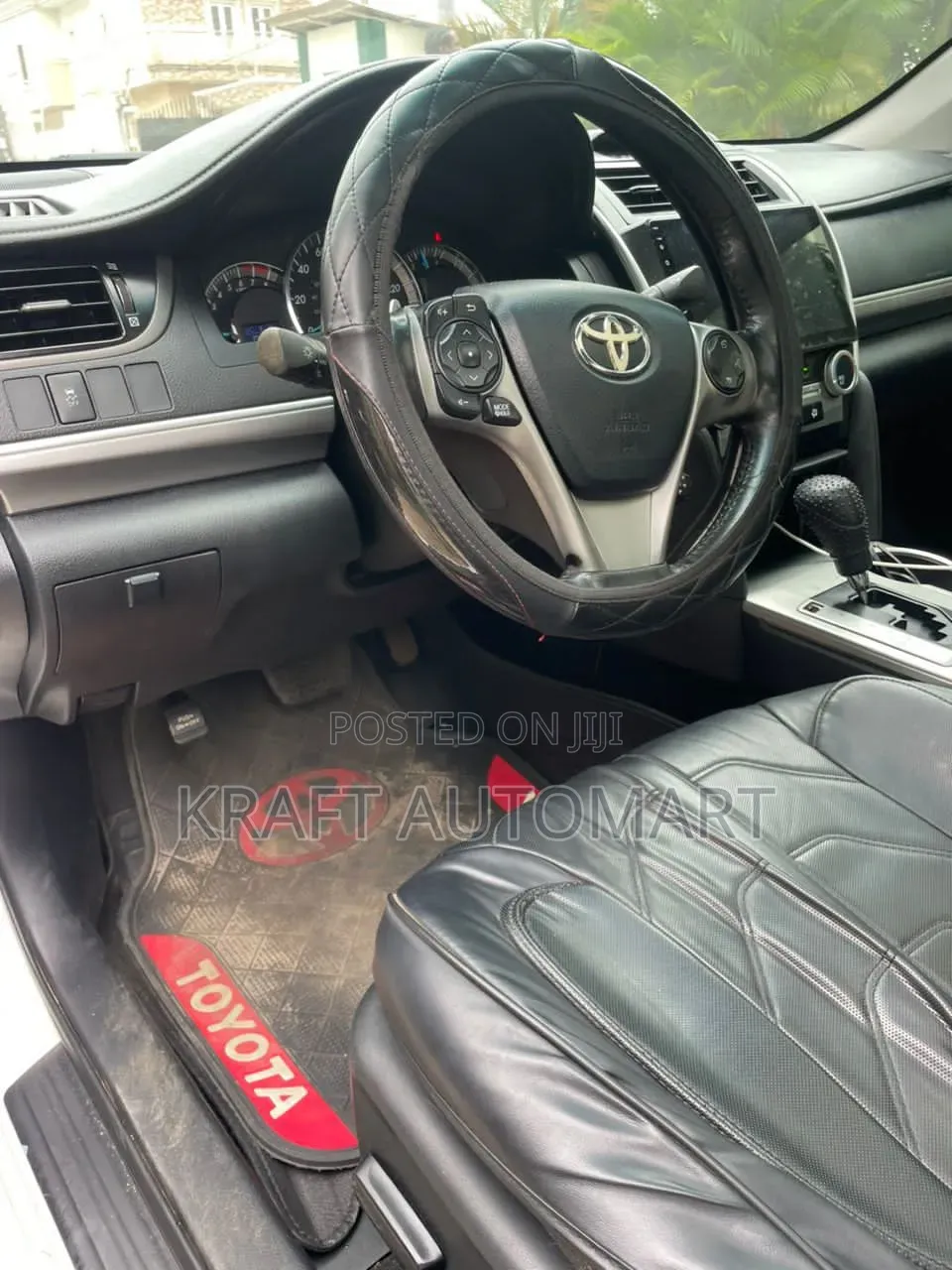 Toyota Camry SE 4dr Sedan (2.5L 4cyl 6A) 2013 White