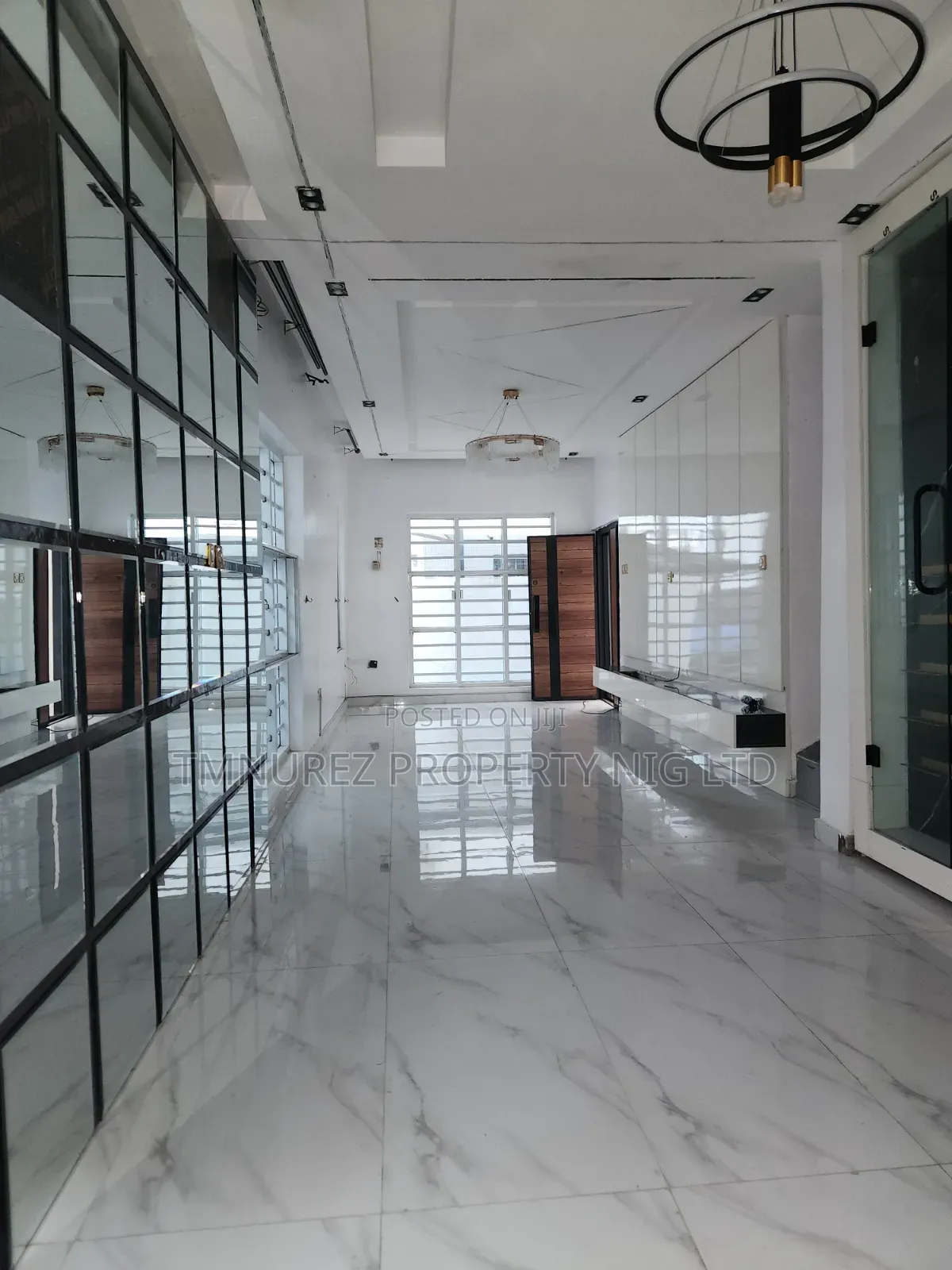 5bdrm Duplex in Chevron for rent