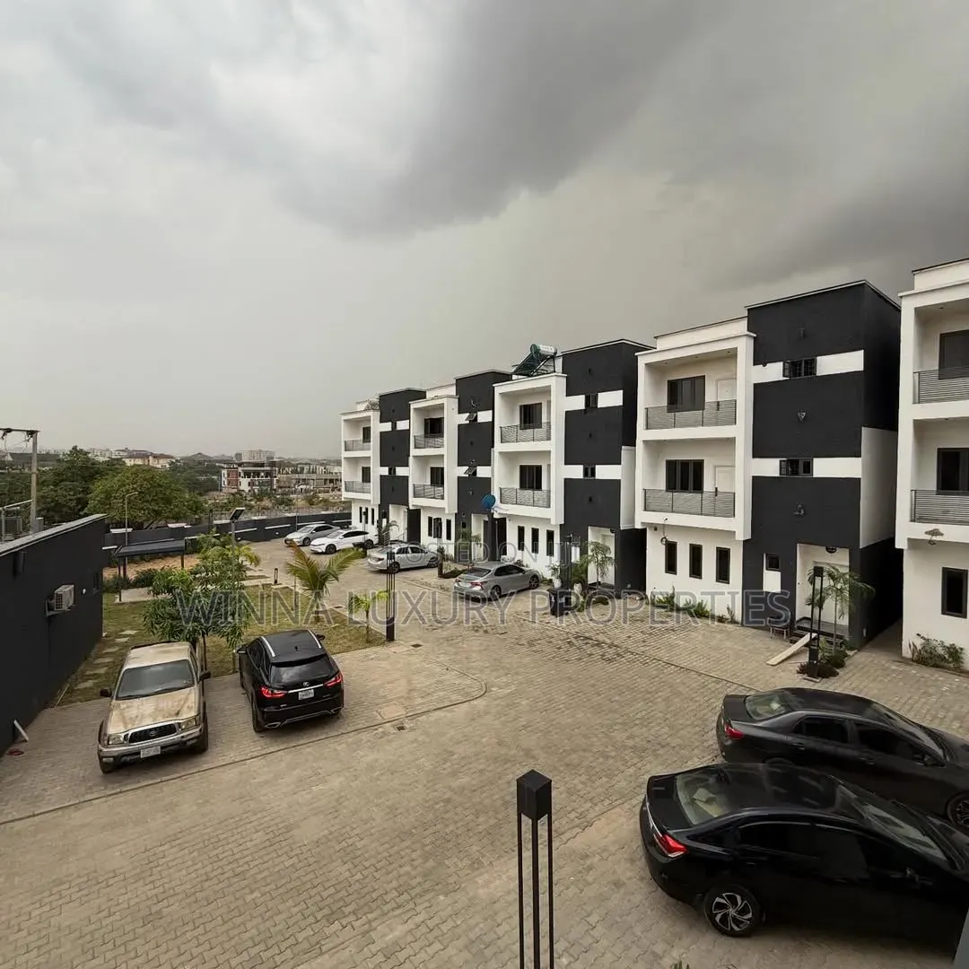 5bdrm Townhouse/Terrace in Jabi Main for sale