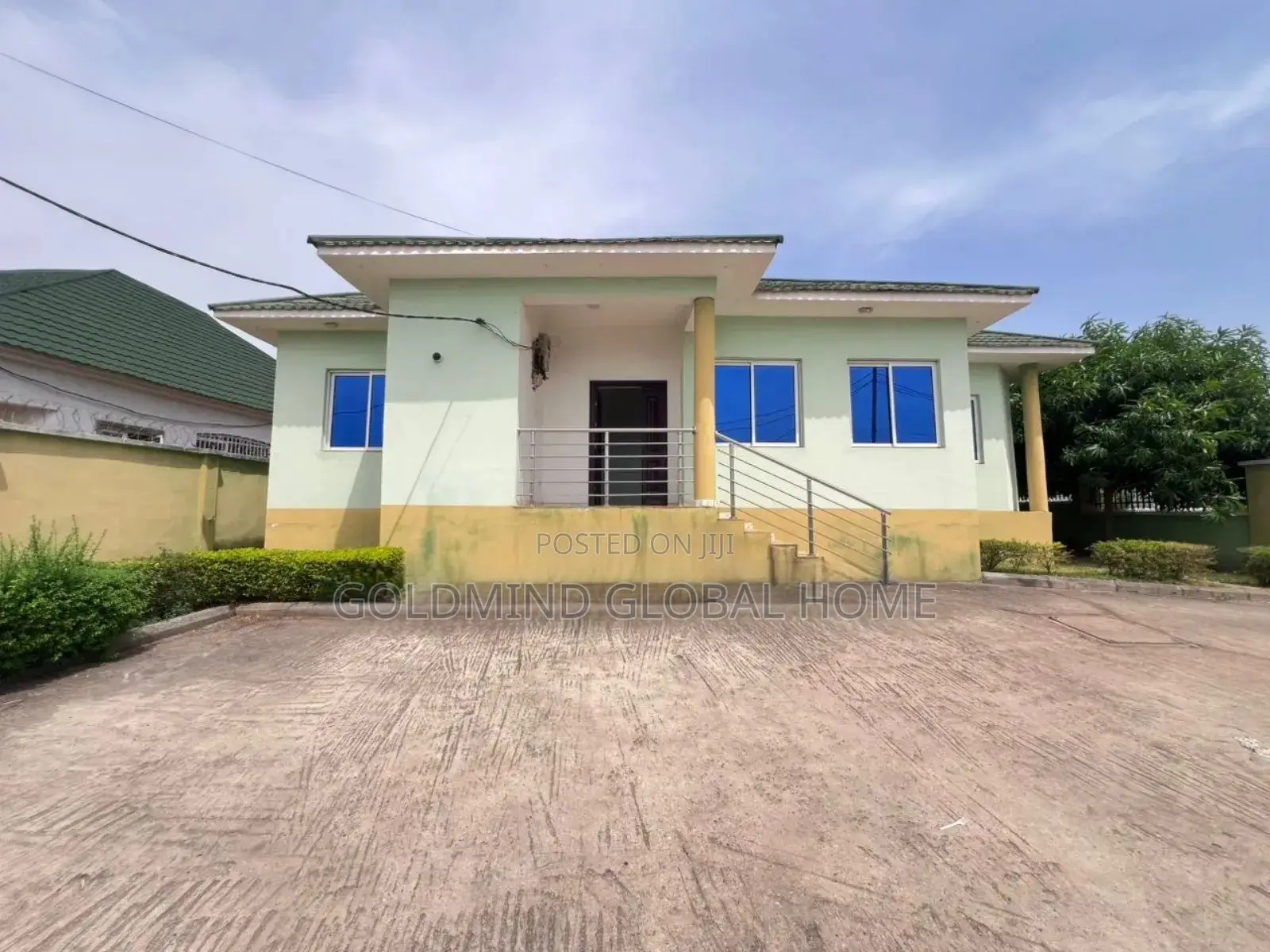 3bdrm Bungalow in Lugbe - Abuja for sale