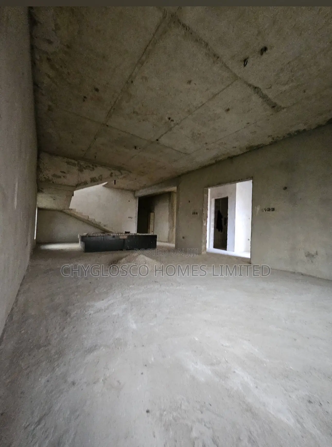 5bdrm Duplex in Victoria Creek, Aba Expressway for sale