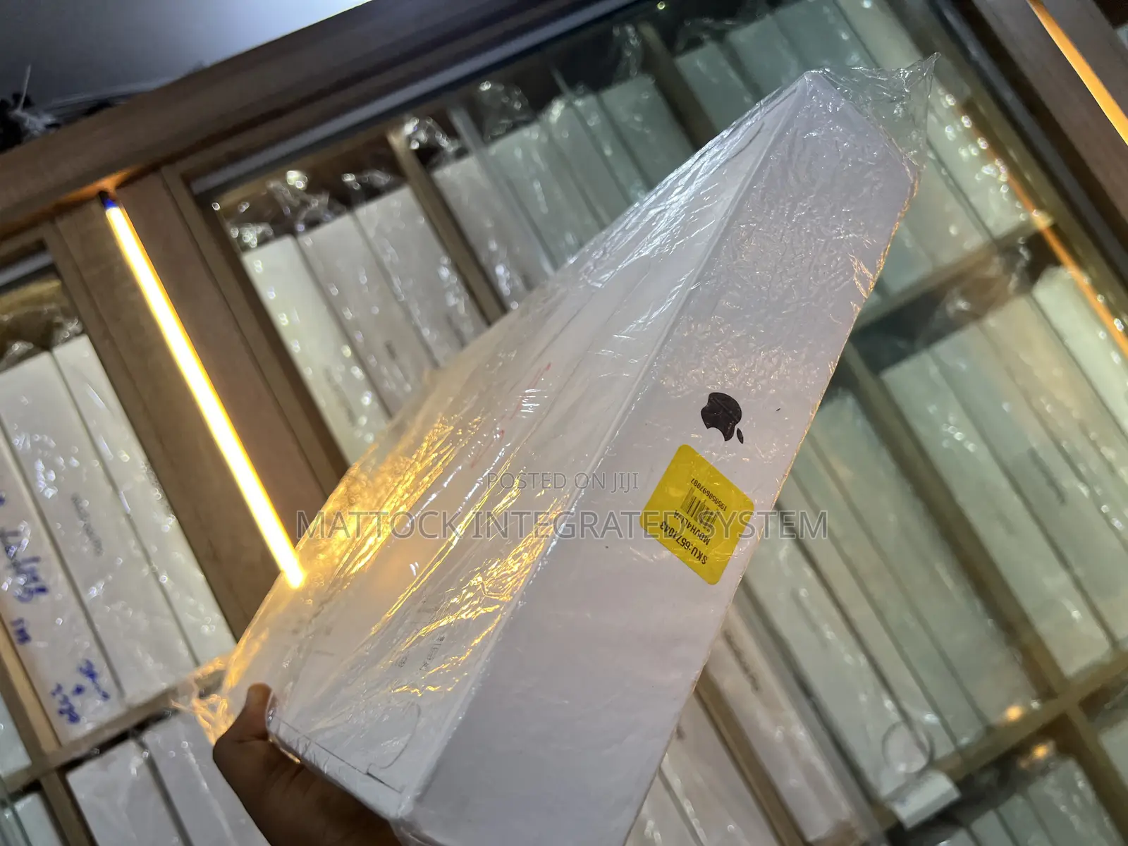 New Laptop Apple MacBook Air 2025 M4 13-inch 16GB Apple M4 SSD 256GB