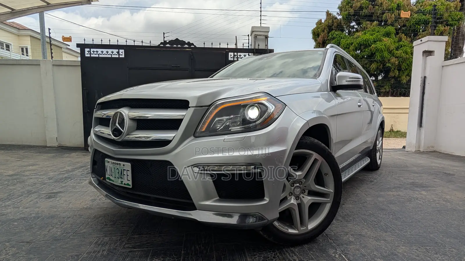 Mercedes-Benz GL-Class GL550 4MATIC 4dr SUV AWD (4.7L 8cyl Turbo 7A) Silver