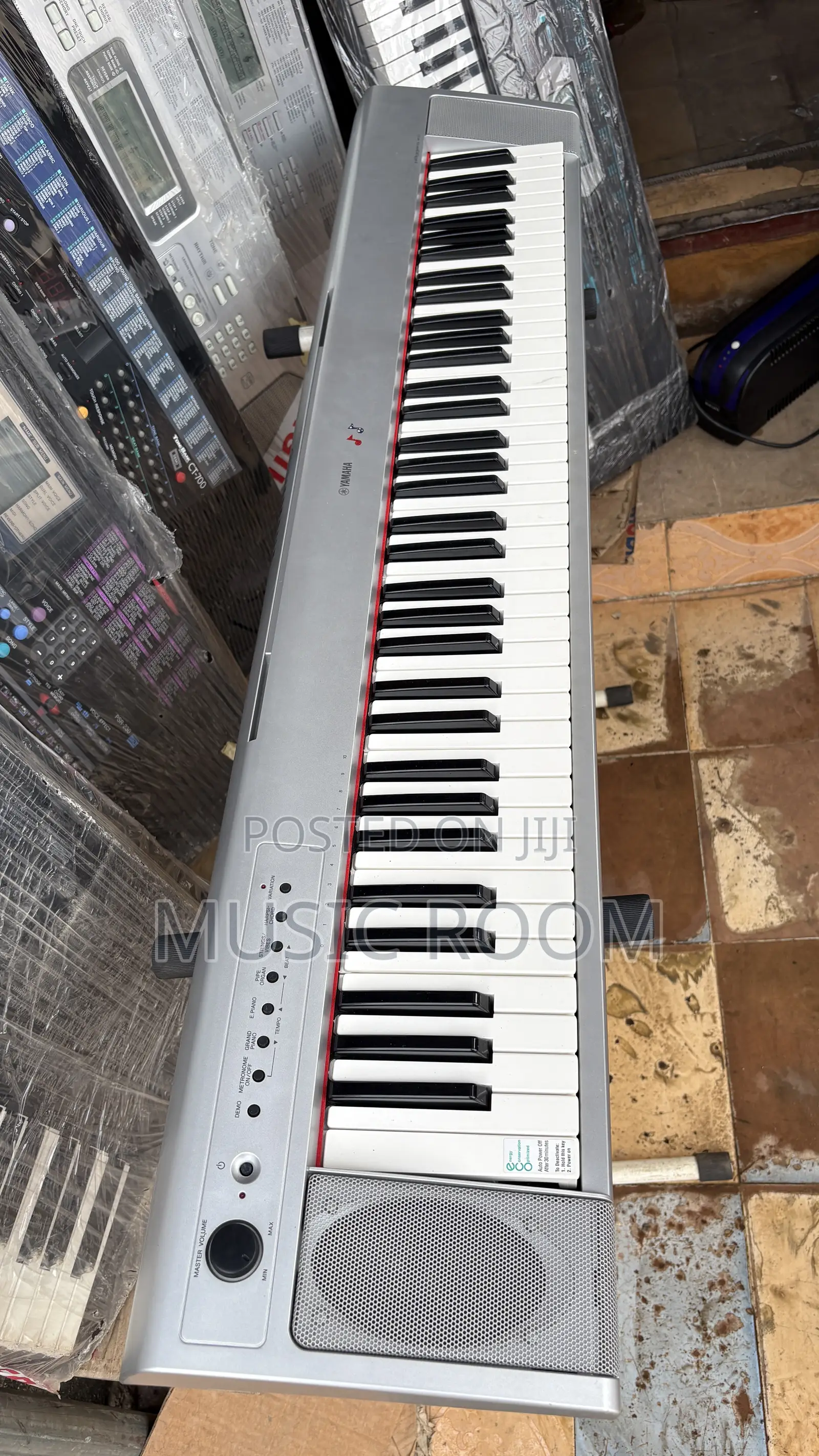 6 Octaves Yamaha Np 31s Piano With Keyboard Bag