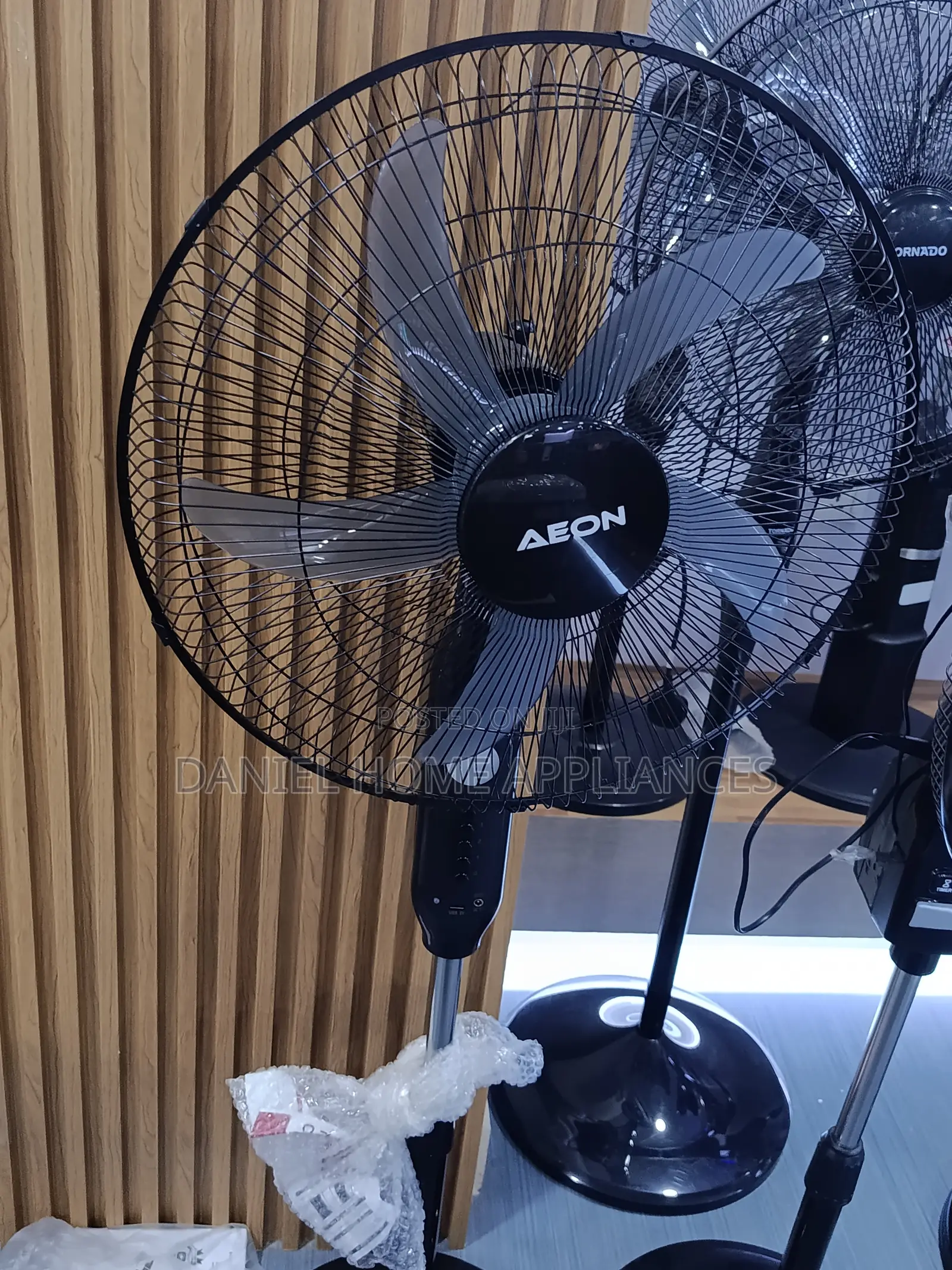 Aeon 18 Inches Reachargable Fan (Arf-18b)