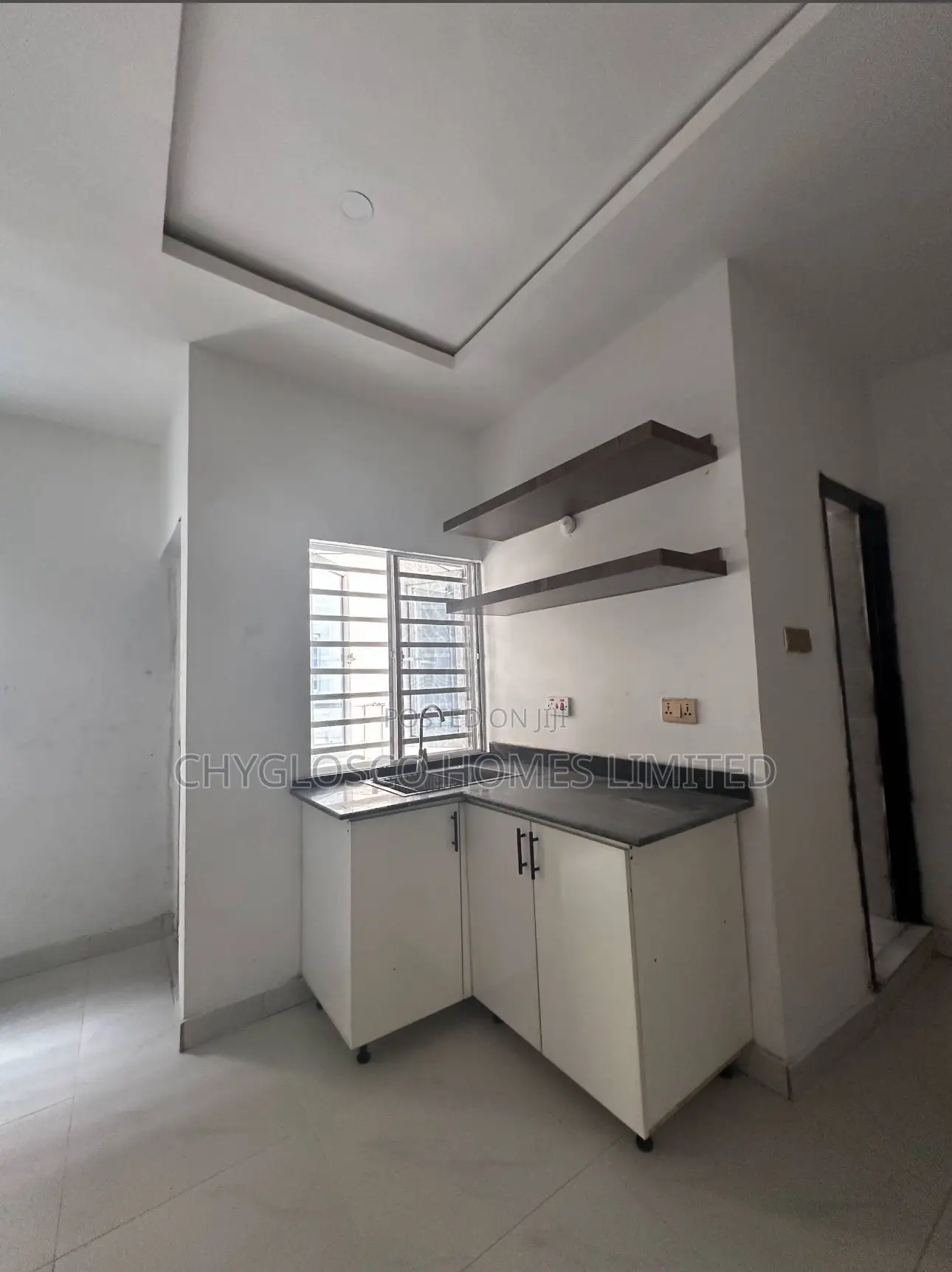 1bdrm Apartment in GRA Phase 3 / Port-Harcourt for sale
