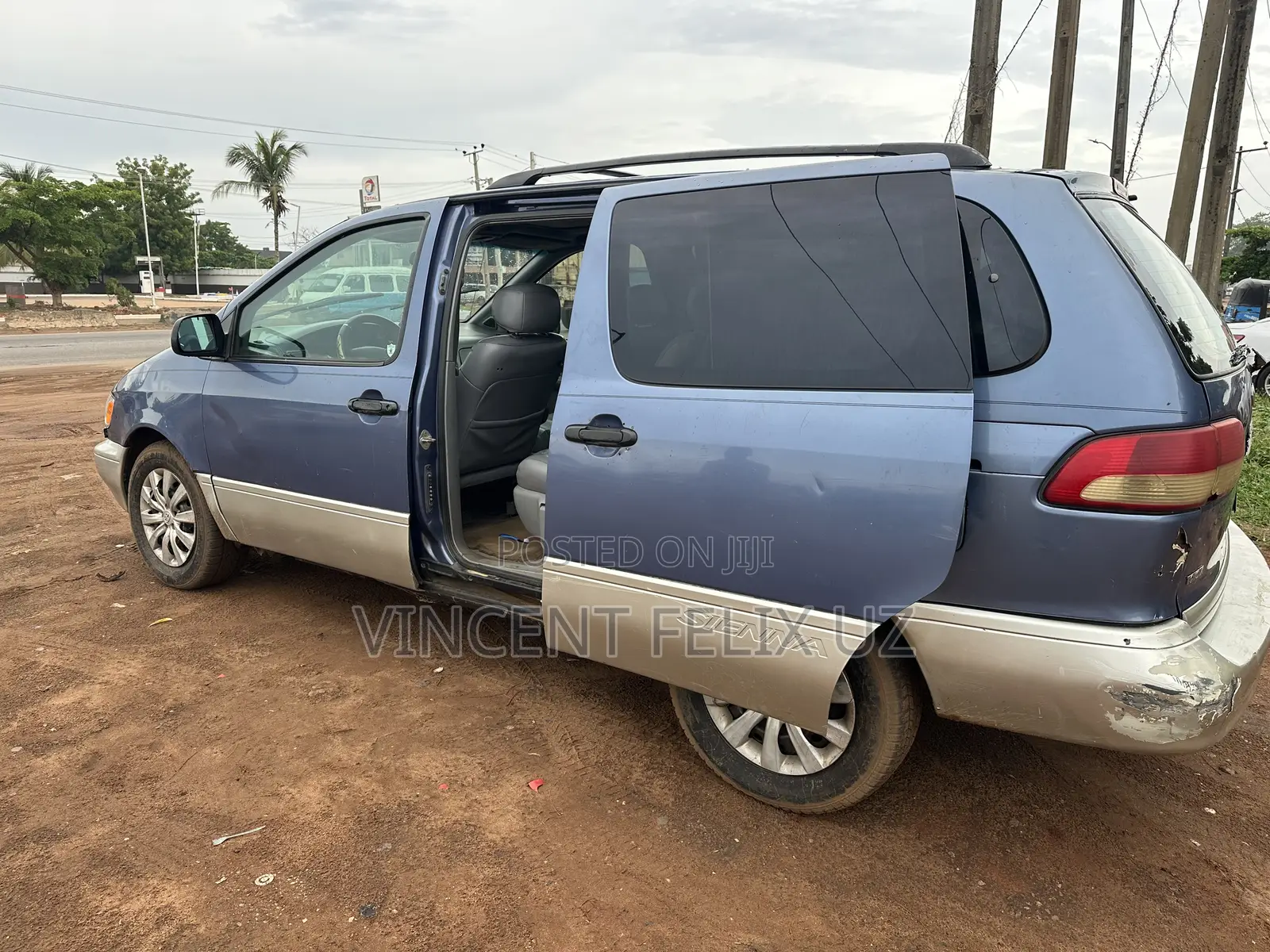 Toyota Sienna LE 2002 Blue
