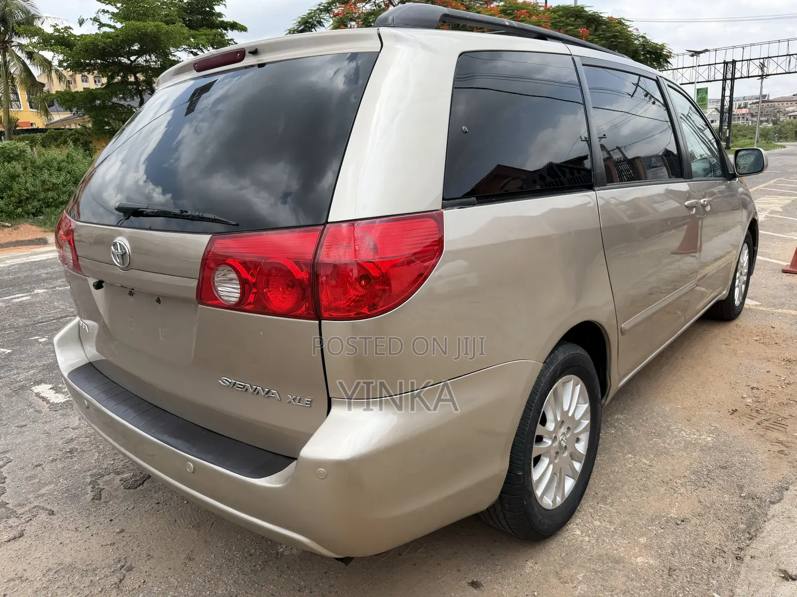 Toyota Sienna XLE 2007 Gold