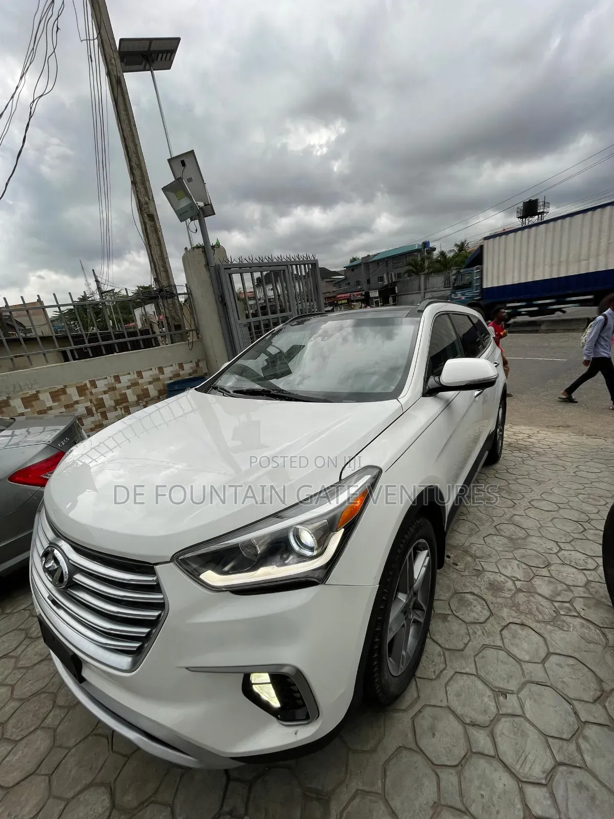Hyundai Santa Fe SE Ultimate AWD 2017 White