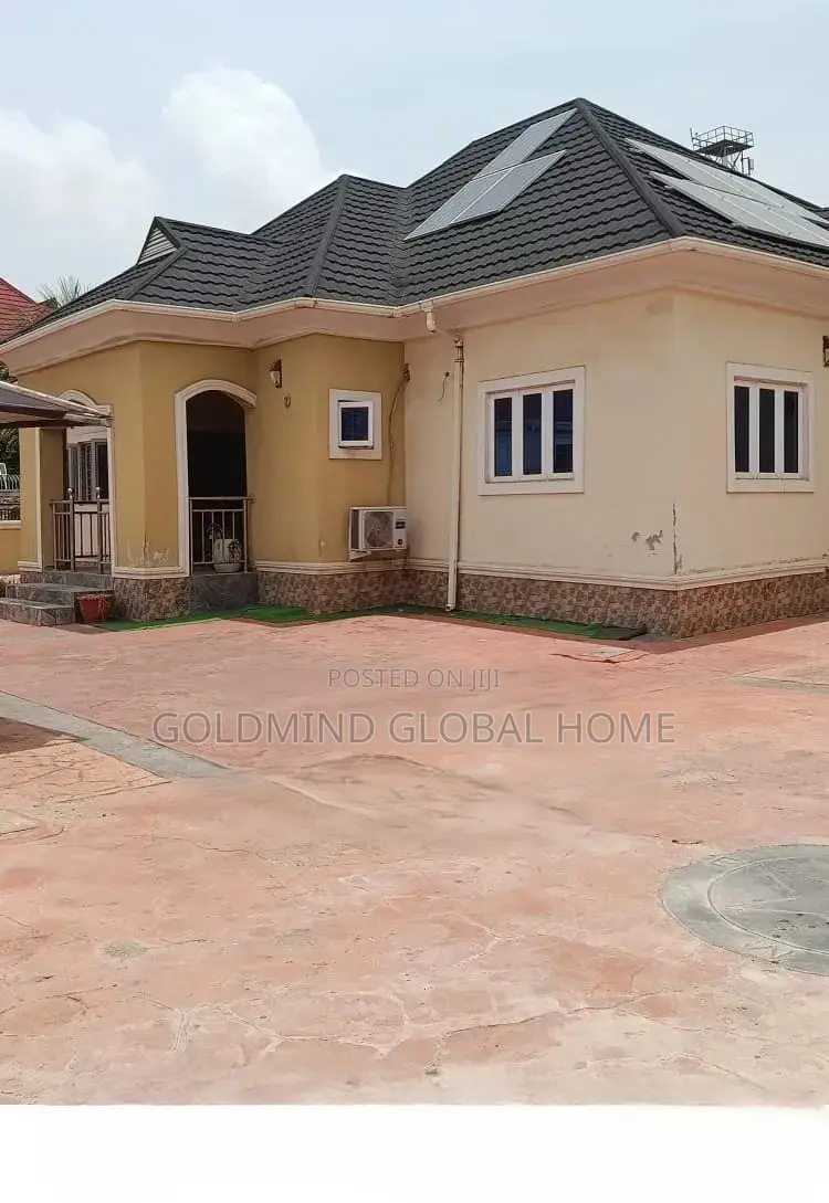 3bdrm Bungalow in Lugbe - Abuja for sale