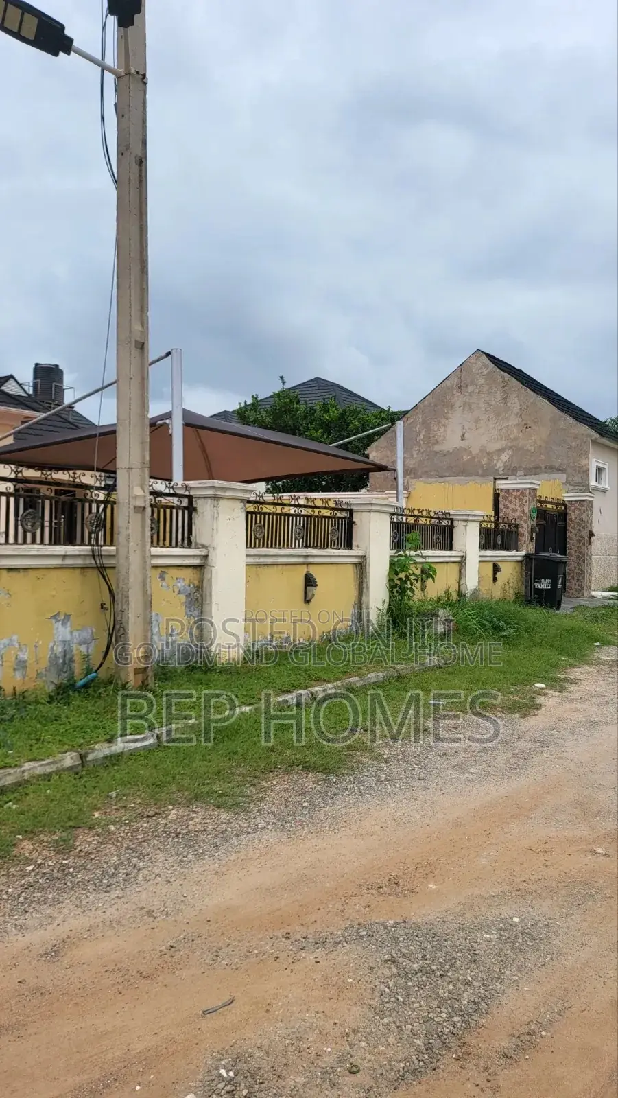 3bdrm Bungalow in Lugbe - Abuja for sale