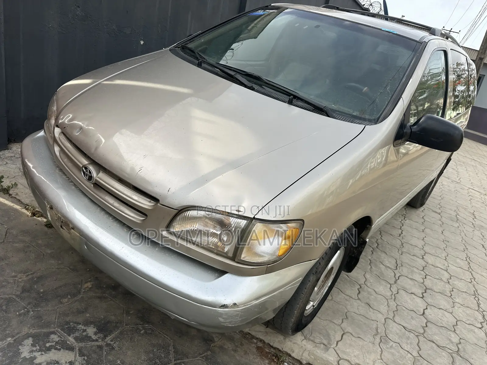 Toyota Sienna XLE & 1 hatch 2000 Gold