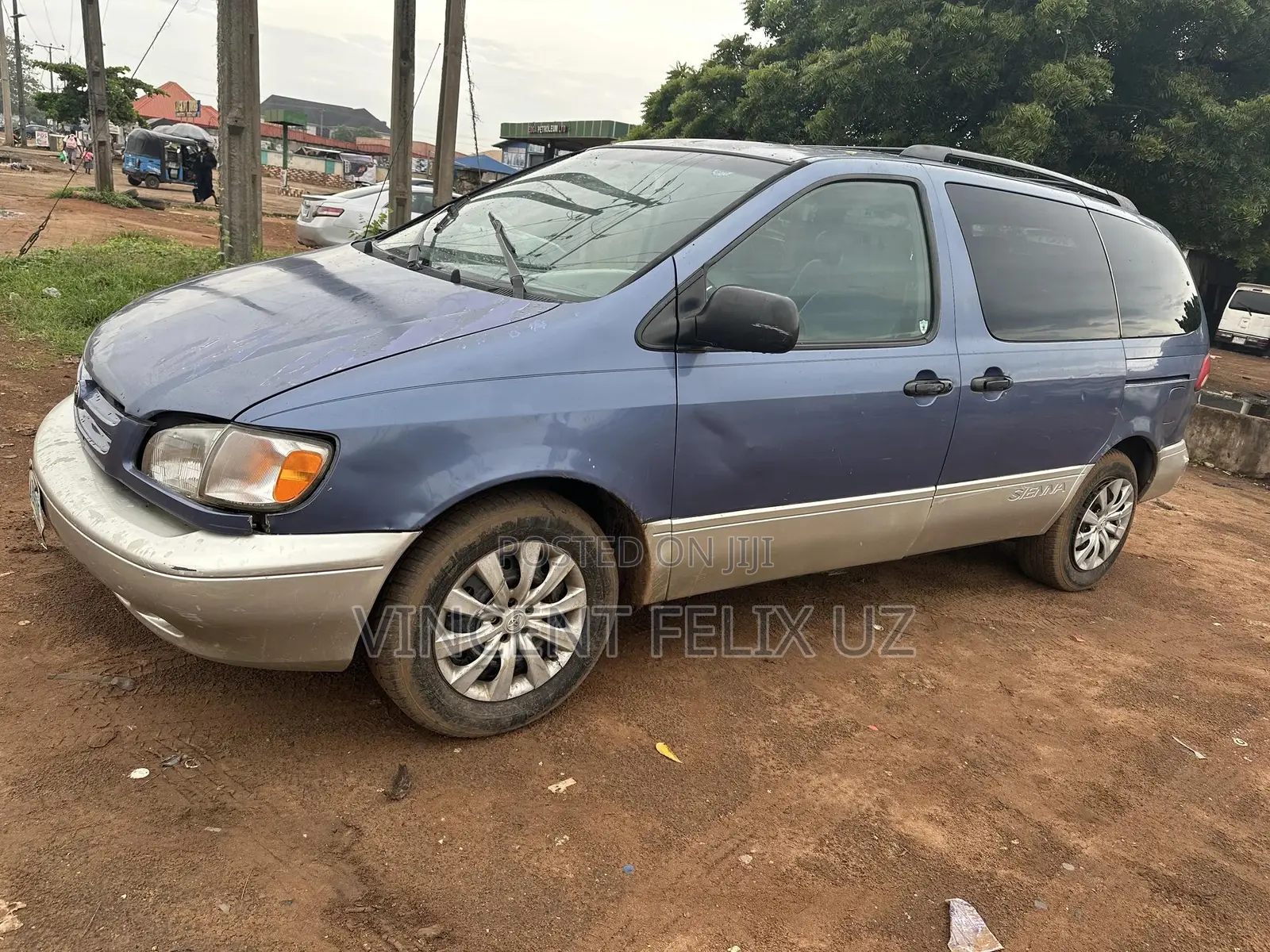Toyota Sienna LE 2002 Blue