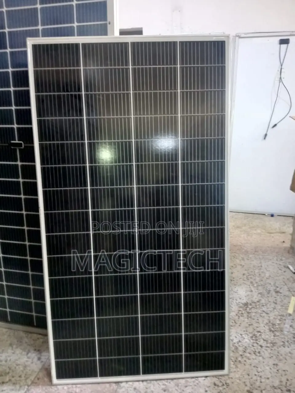 Suntrick Newvew 300w/900wh Portable Power Station and 350w Solar Panel