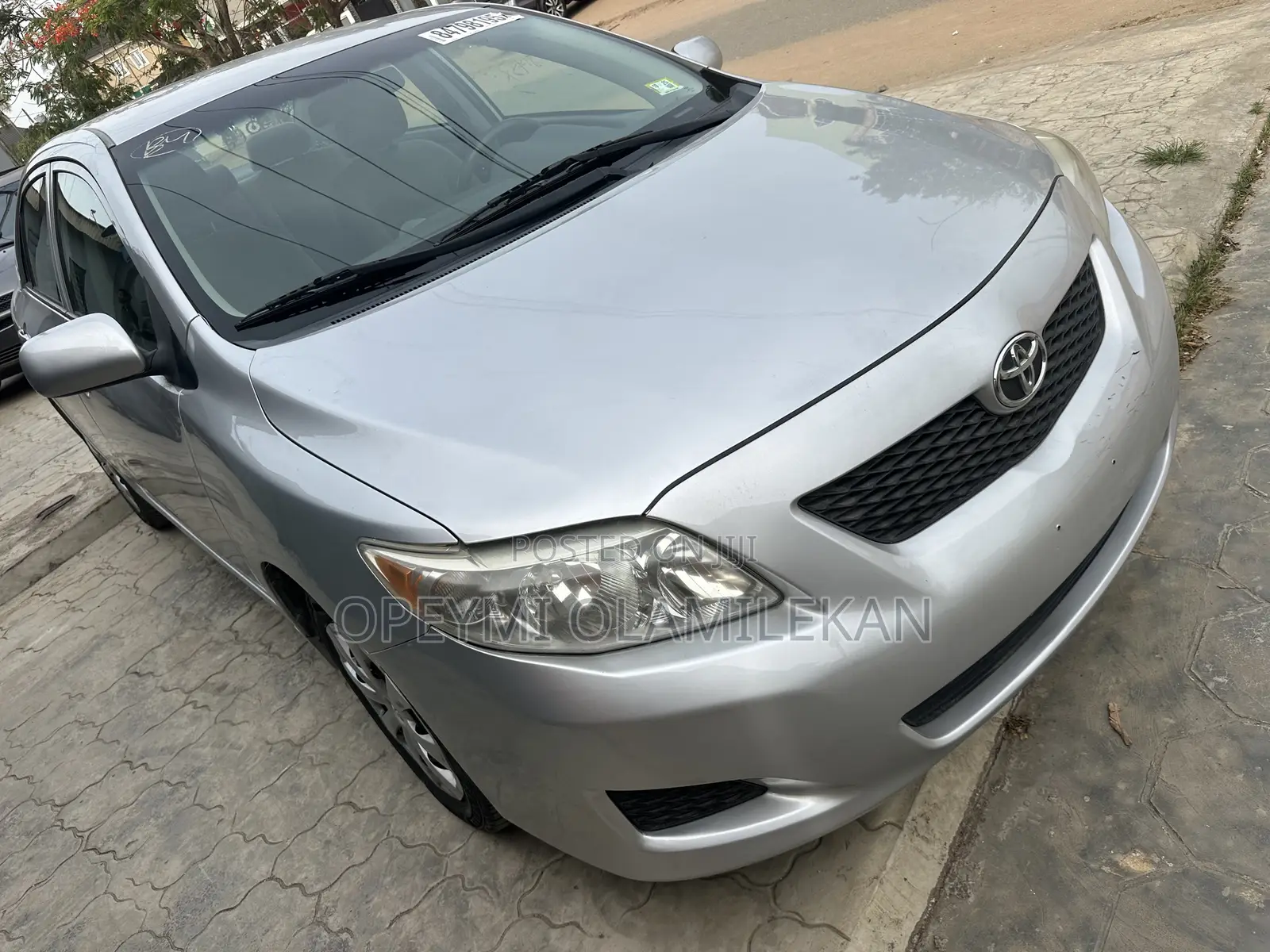 Toyota Corolla LE 4dr Sedan (1.8L 4cyl 4A) 2010 Silver