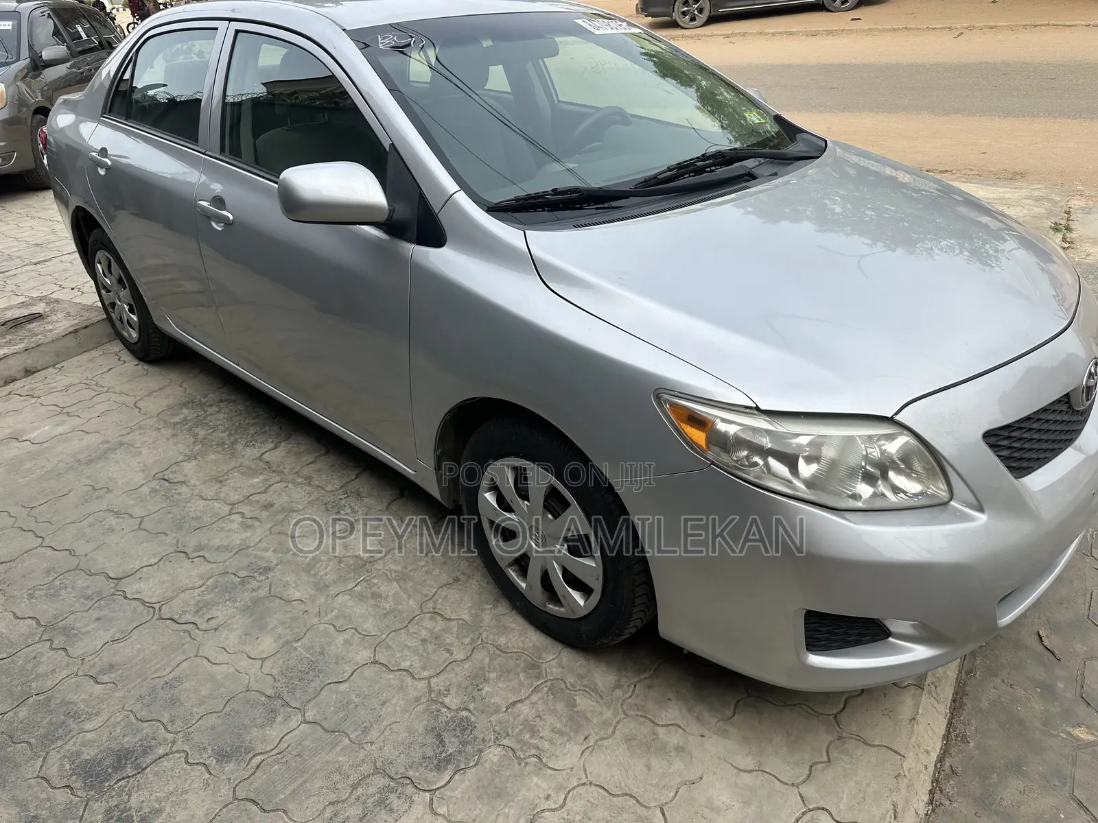Toyota Corolla LE 4dr Sedan (1.8L 4cyl 4A) 2010 Silver