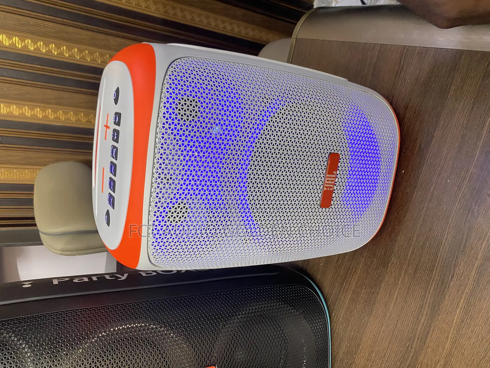JBL Party Box210b