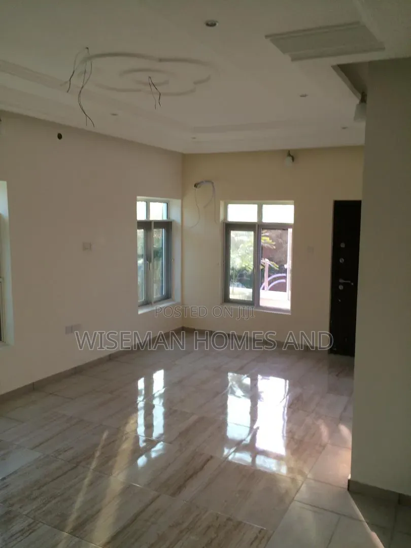 5bdrm Duplex in Eleganza Estate, VGC / Ajah for sale