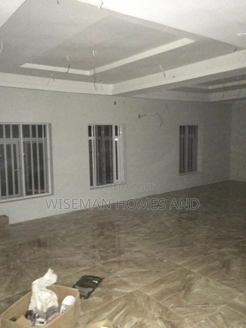 5bdrm Duplex in Eleganza Estate, VGC / Ajah for sale