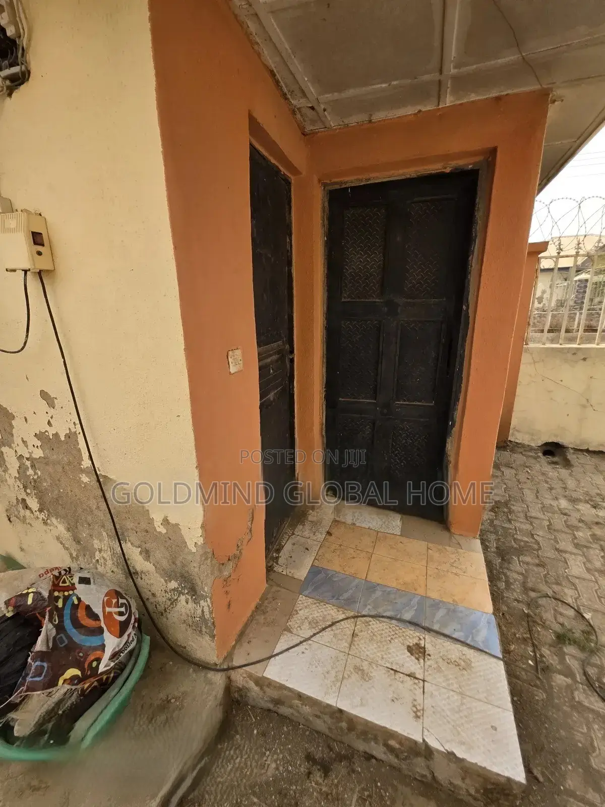 6bdrm Bungalow in Lugbe - Abuja, FHA for sale