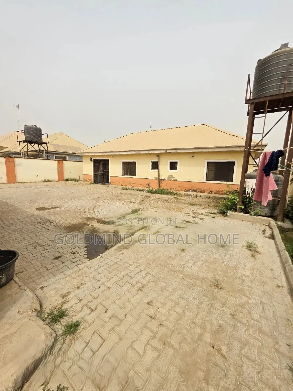 6bdrm Bungalow in Lugbe - Abuja, FHA for sale