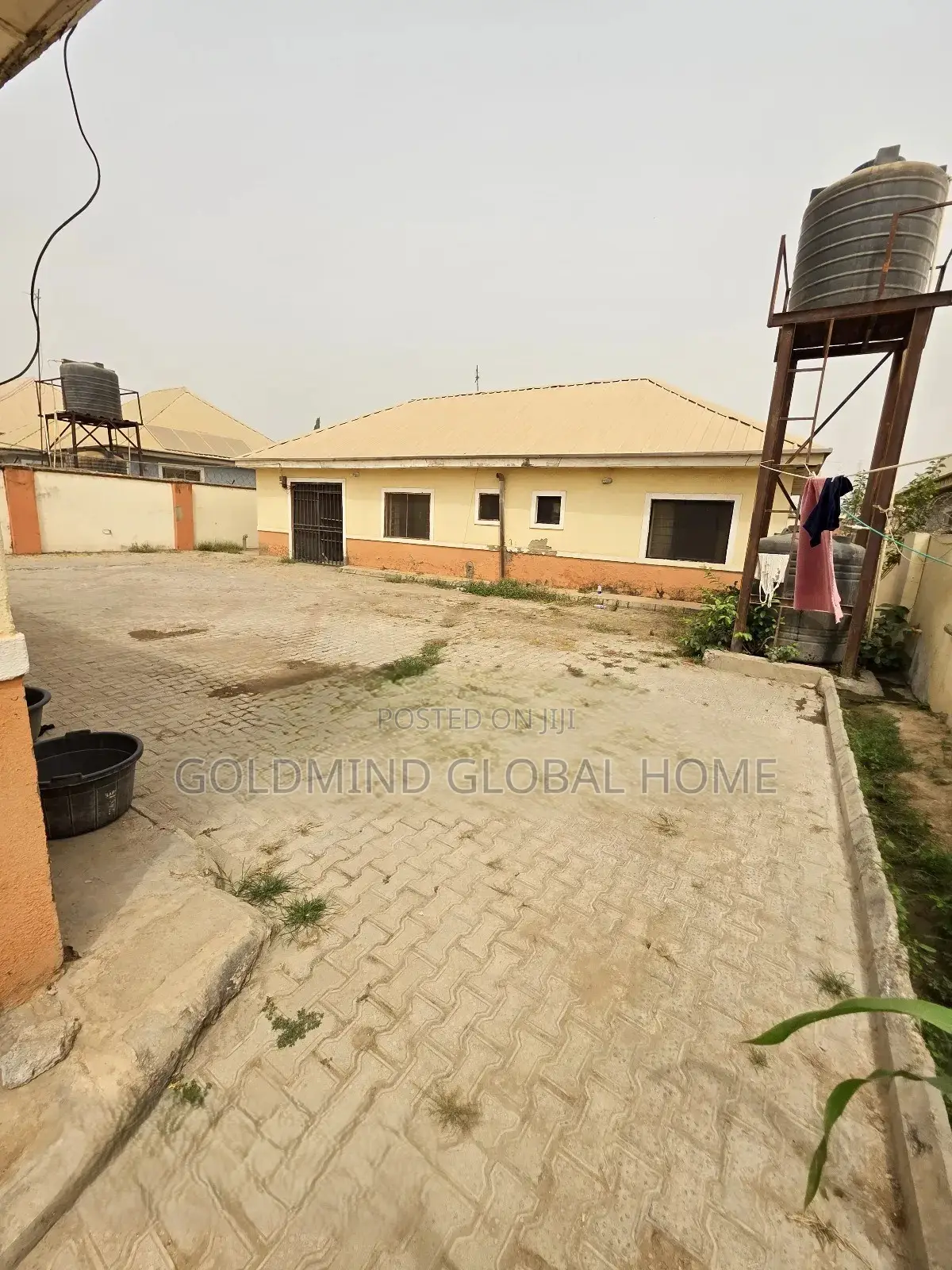 6bdrm Bungalow in Lugbe - Abuja, FHA for sale