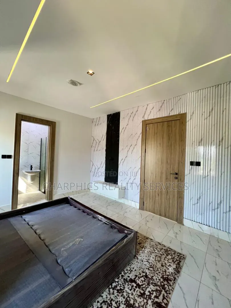 2bdrm Apartment in Lekki Phase 1 for sale