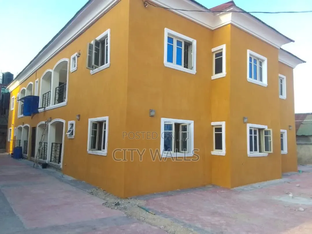 3bdrm Block of Flats in Ogombo for rent