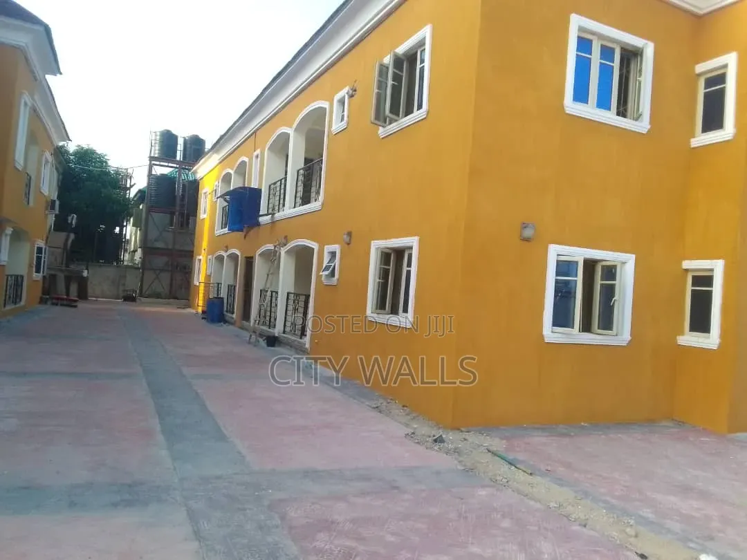 3bdrm Block of Flats in Ogombo for rent