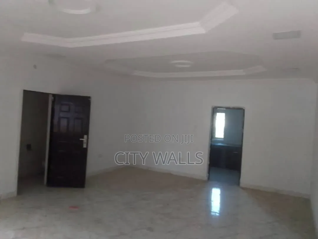 3bdrm Block of Flats in Ogombo for rent