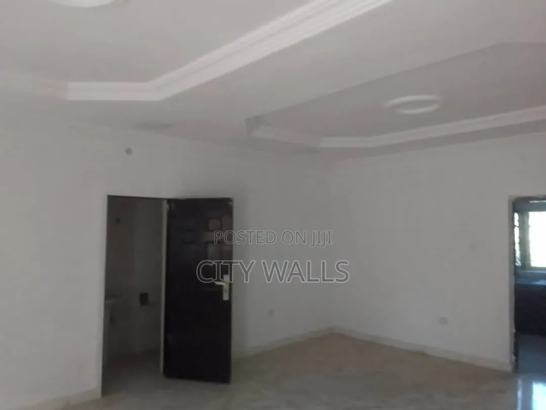3bdrm Block of Flats in Ogombo for rent