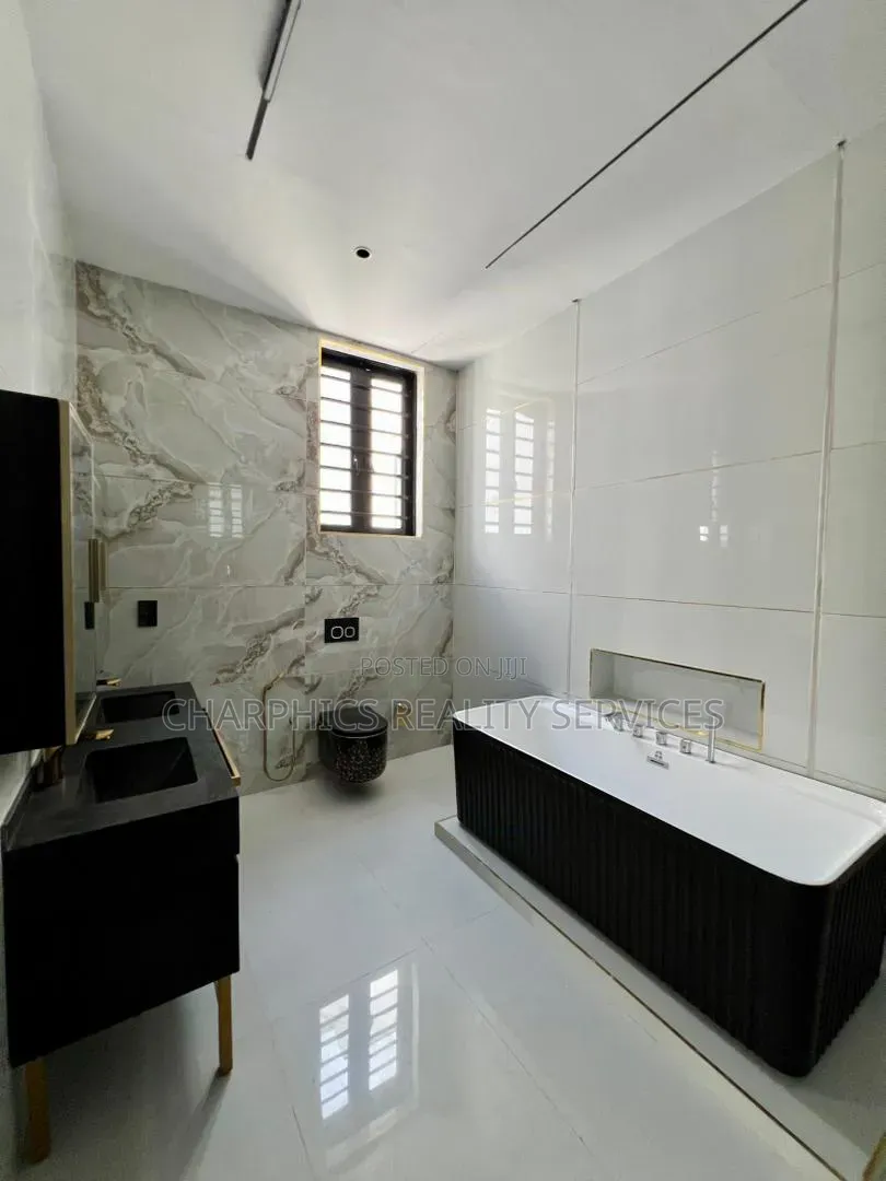 5bdrm Duplex in Lekki Phase 1 for rent