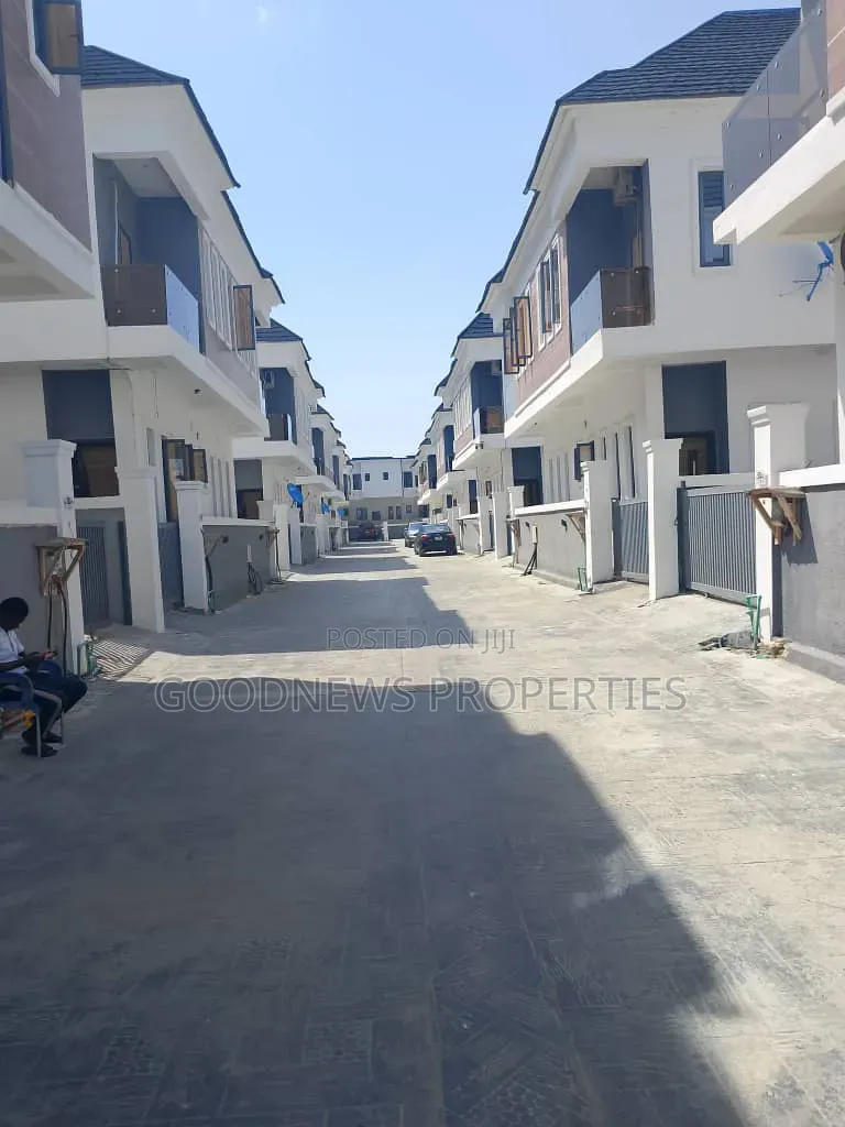 4bdrm Duplex in Vgc By Harris Drive for sale