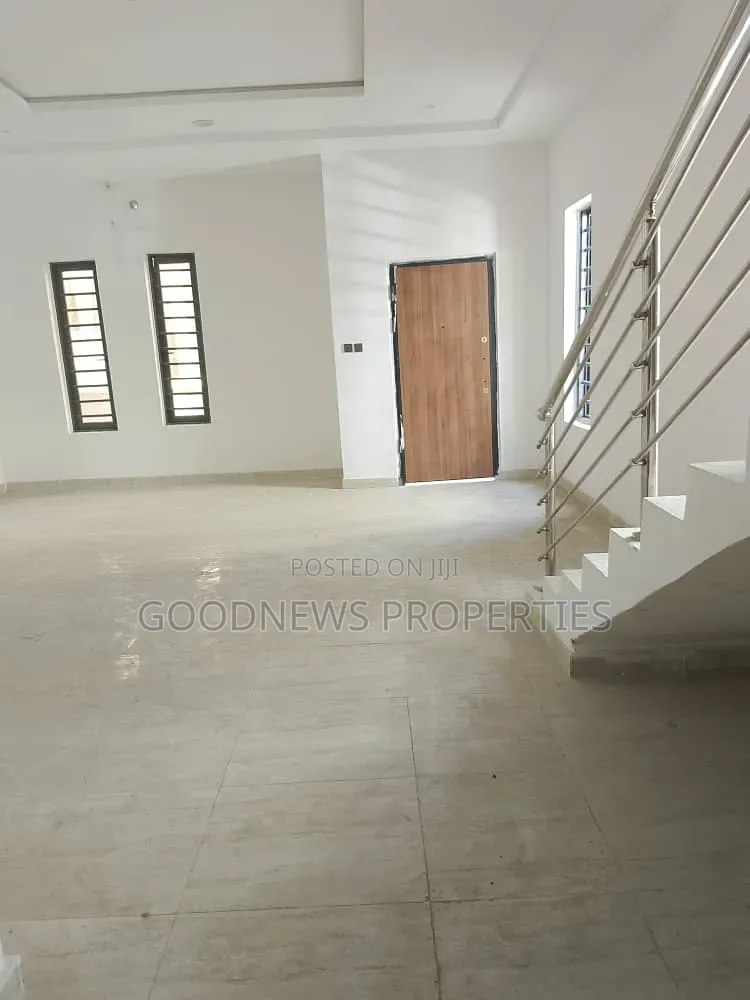 4bdrm Duplex in Vgc By Harris Drive for sale