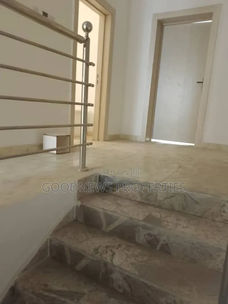 4bdrm Duplex in Vgc By Harris Drive for sale