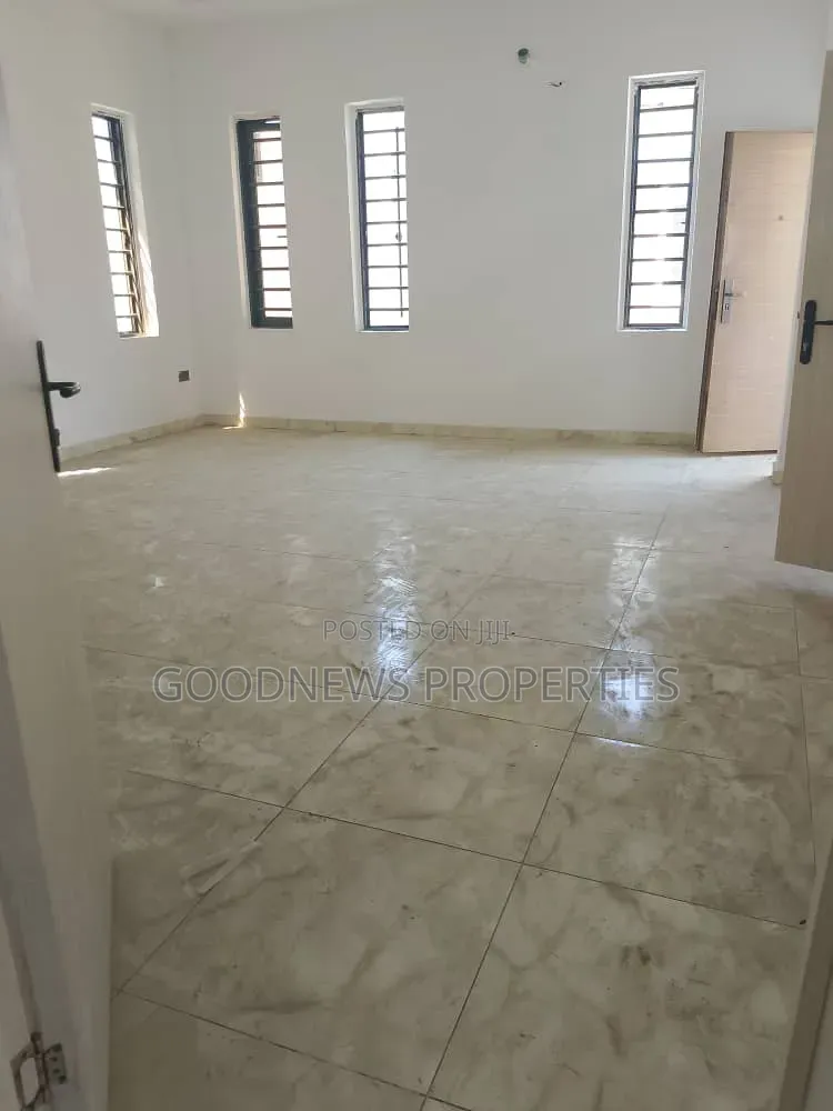 4bdrm Duplex in Vgc By Harris Drive for sale