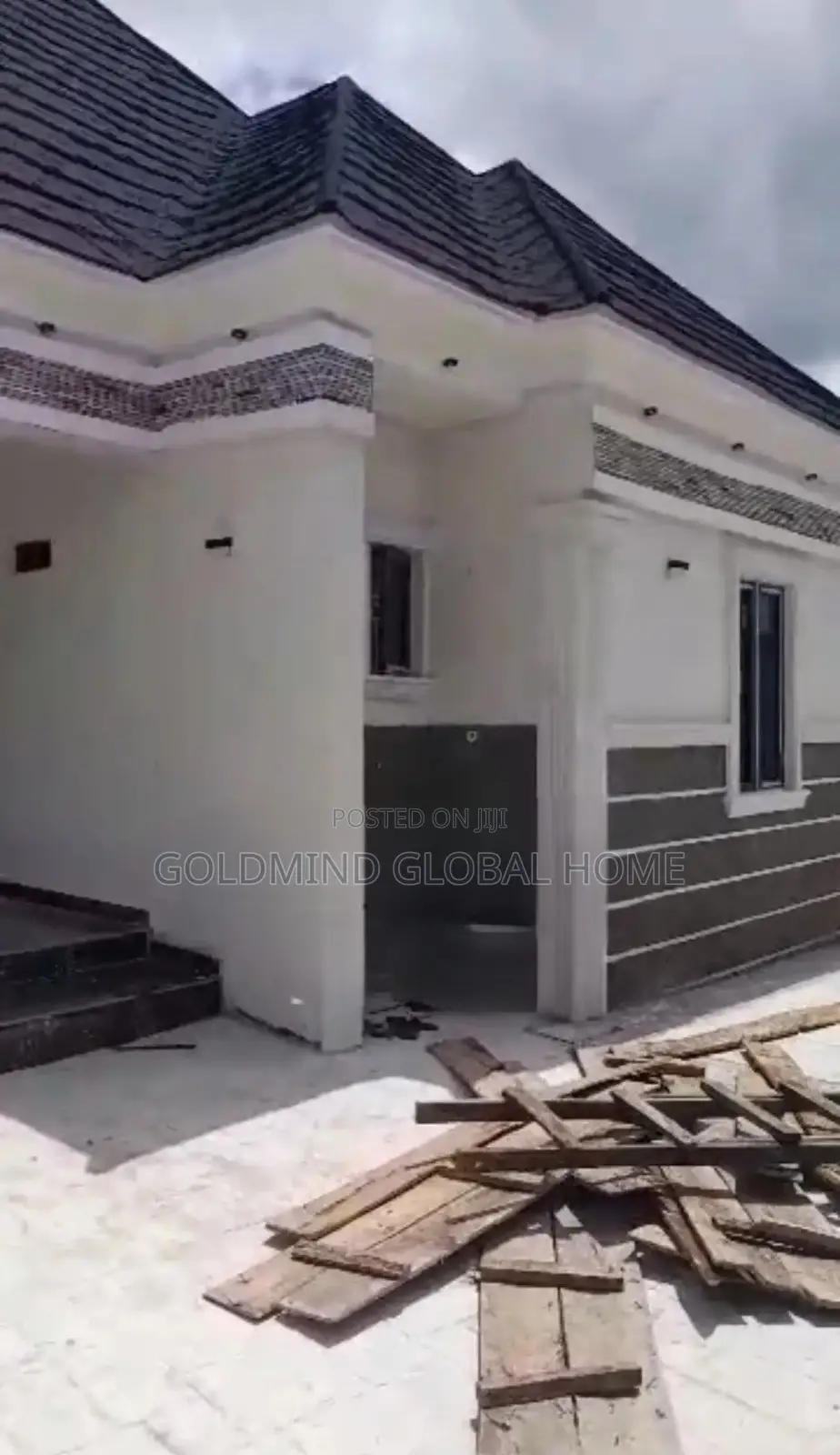 3bdrm Bungalow in Lugbe - Abuja for sale