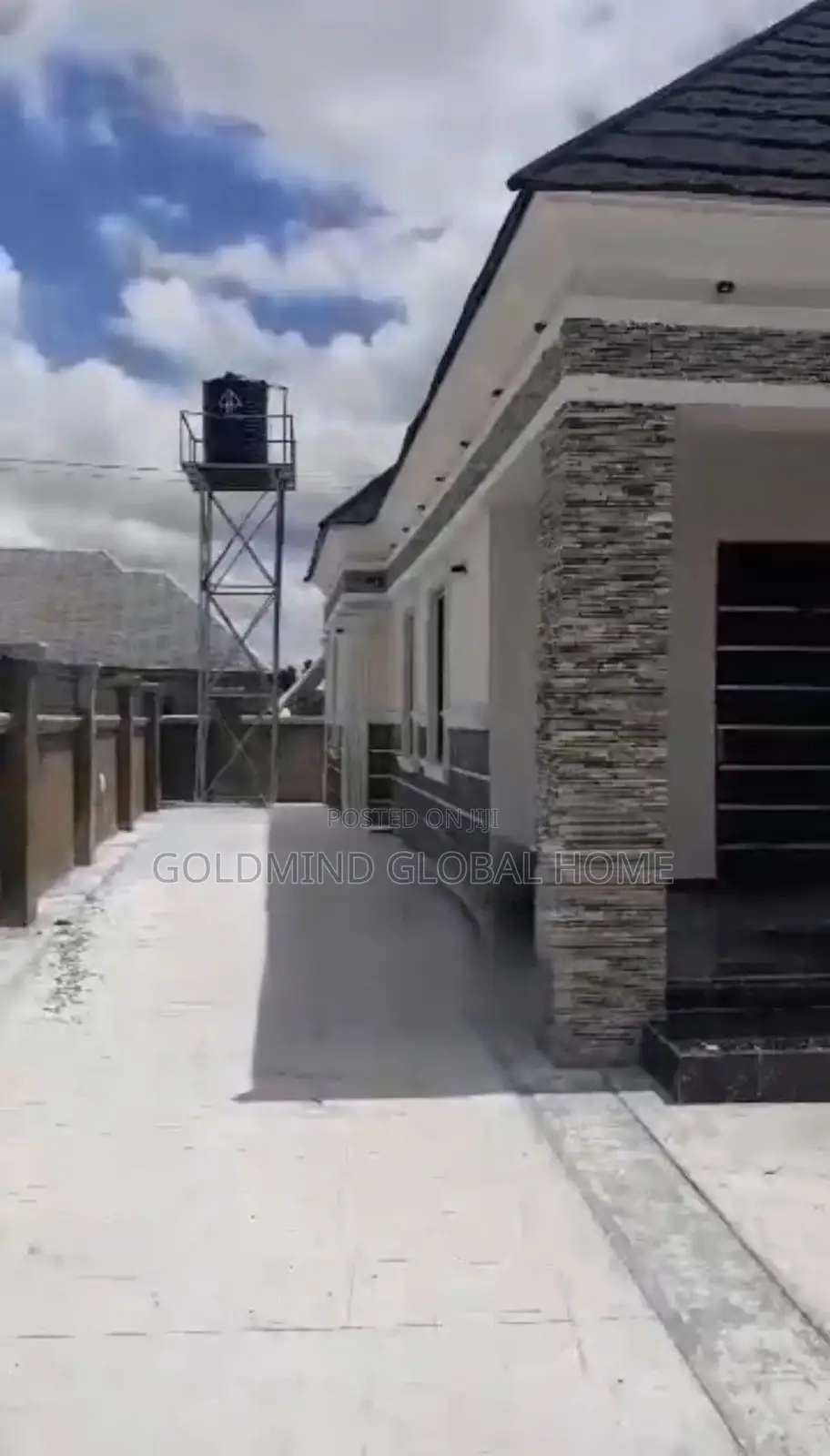 3bdrm Bungalow in Lugbe - Abuja for sale
