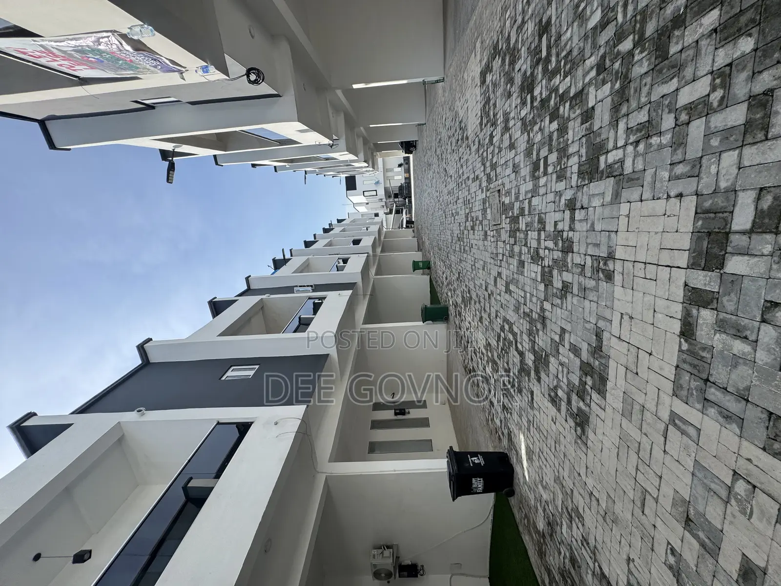 5bdrm Townhouse/Terrace in B Ikota, Lekki Phase 2 for sale