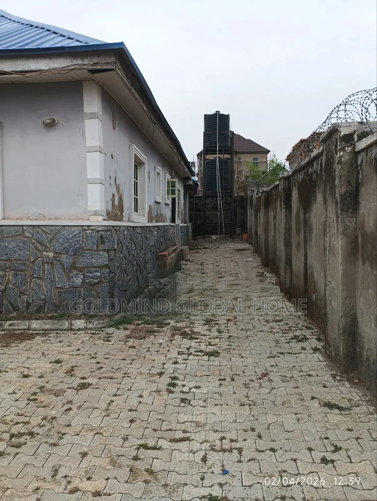 4bdrm Bungalow in Lugbe - Abuja for sale