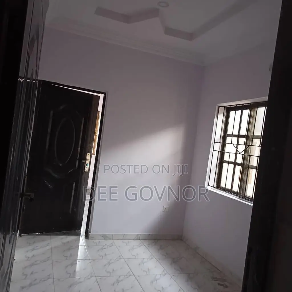 5bdrm Townhouse/Terrace in B Ikota, Lekki Phase 2 for sale
