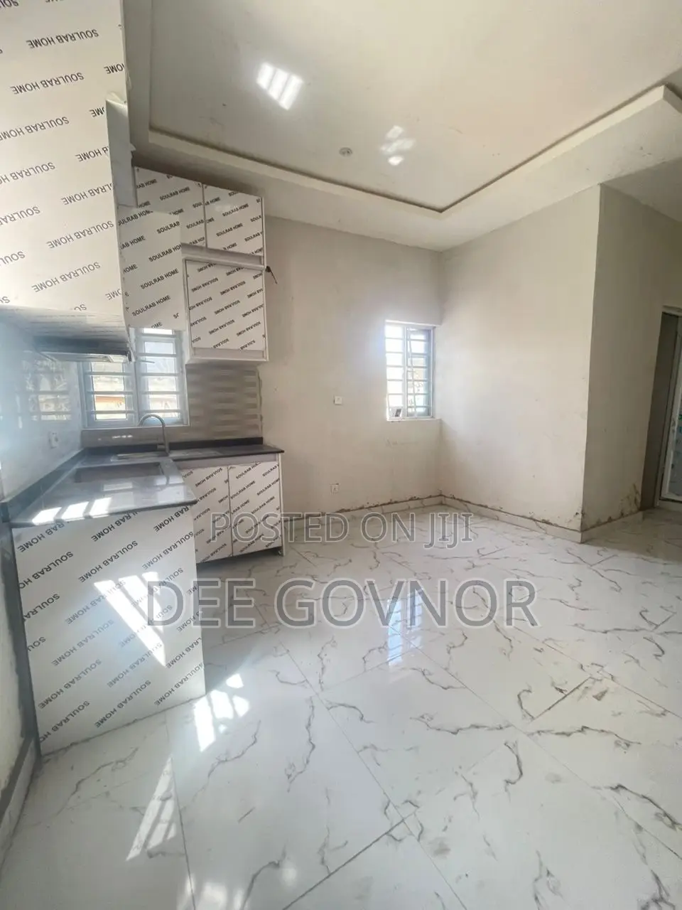 5bdrm Townhouse/Terrace in B Ikota, Lekki Phase 2 for sale