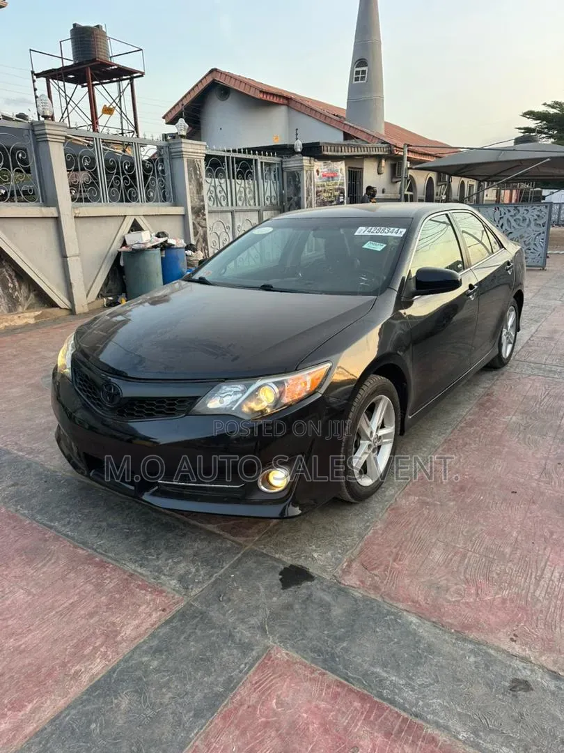 Toyota Camry SE Sport 4dr Sedan w/Prod. End 11/13 (2.5L 4cyl 6A) 2014