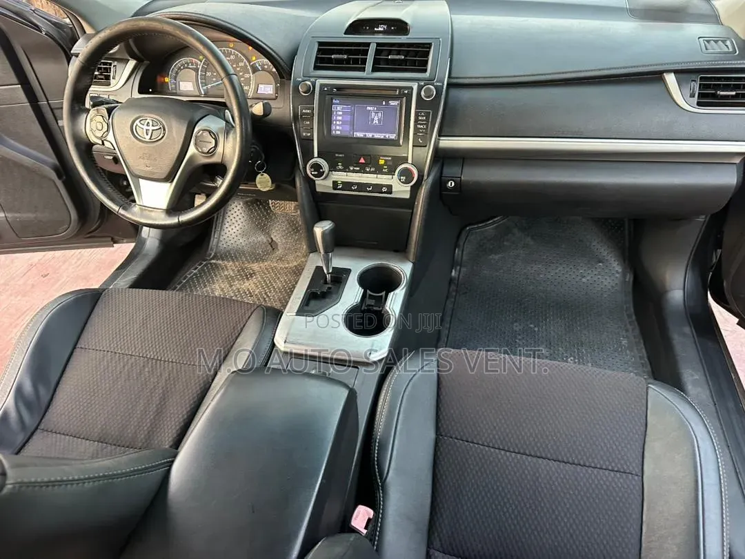Toyota Camry SE Sport 4dr Sedan w/Prod. End 11/13 (2.5L 4cyl 6A) 2014