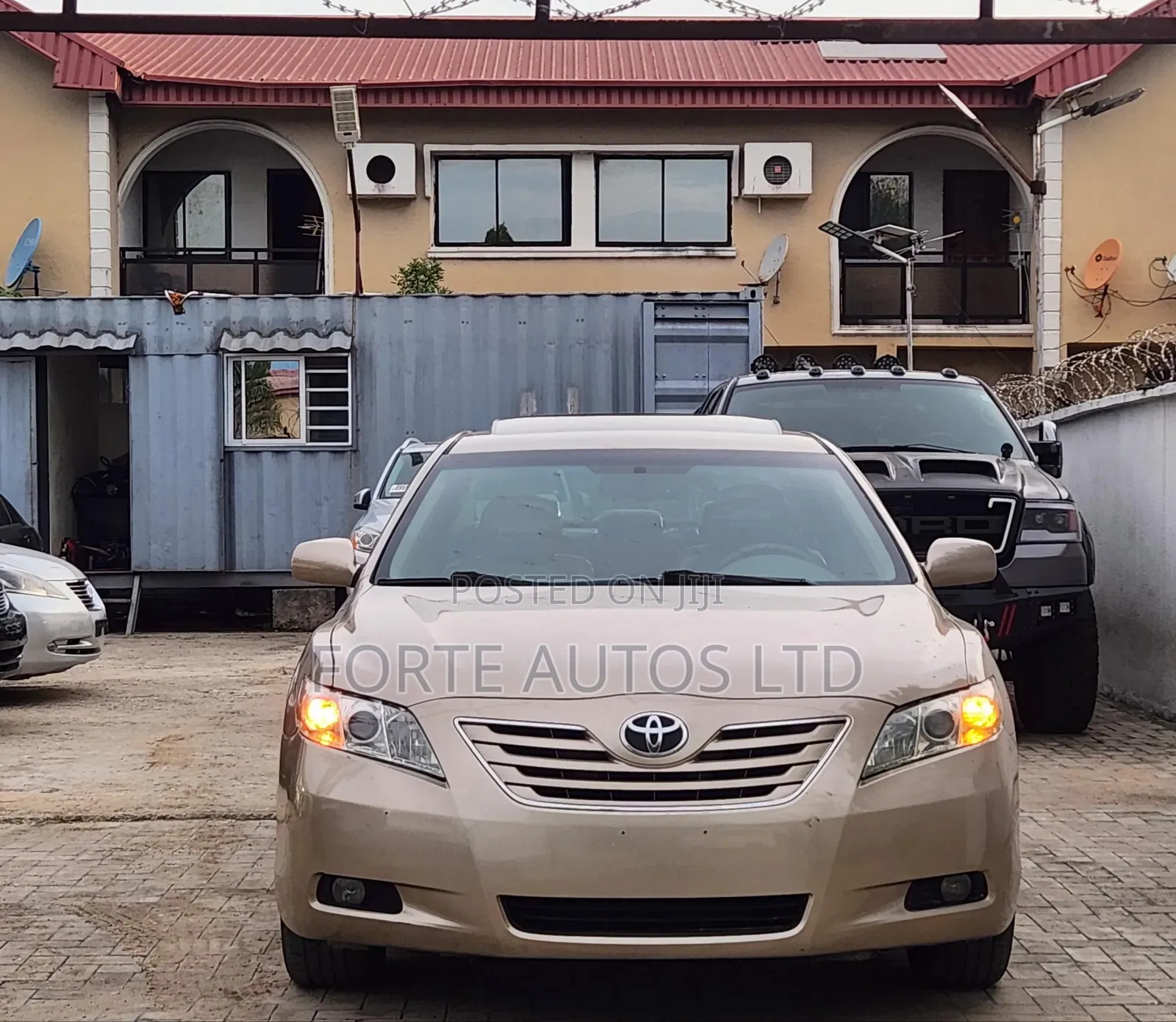 Toyota Camry XLE 4dr Sedan (2.4L 4cyl 5A) 2009 Gold