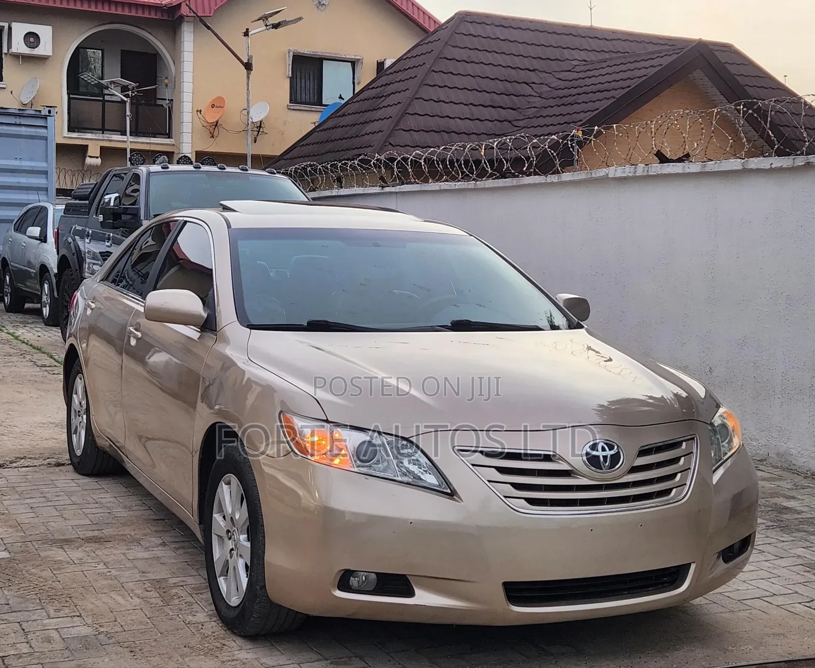 Toyota Camry XLE 4dr Sedan (2.4L 4cyl 5A) 2009 Gold