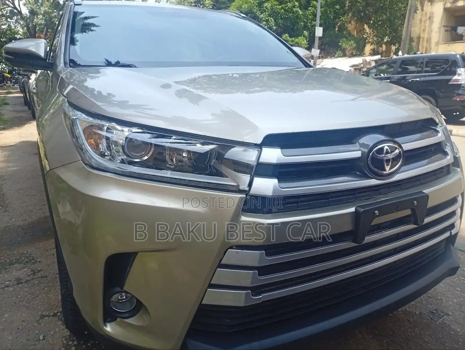 Toyota Highlander XLE 4x2 V6 (3.5L 6cyl 8A) 2018 Gold