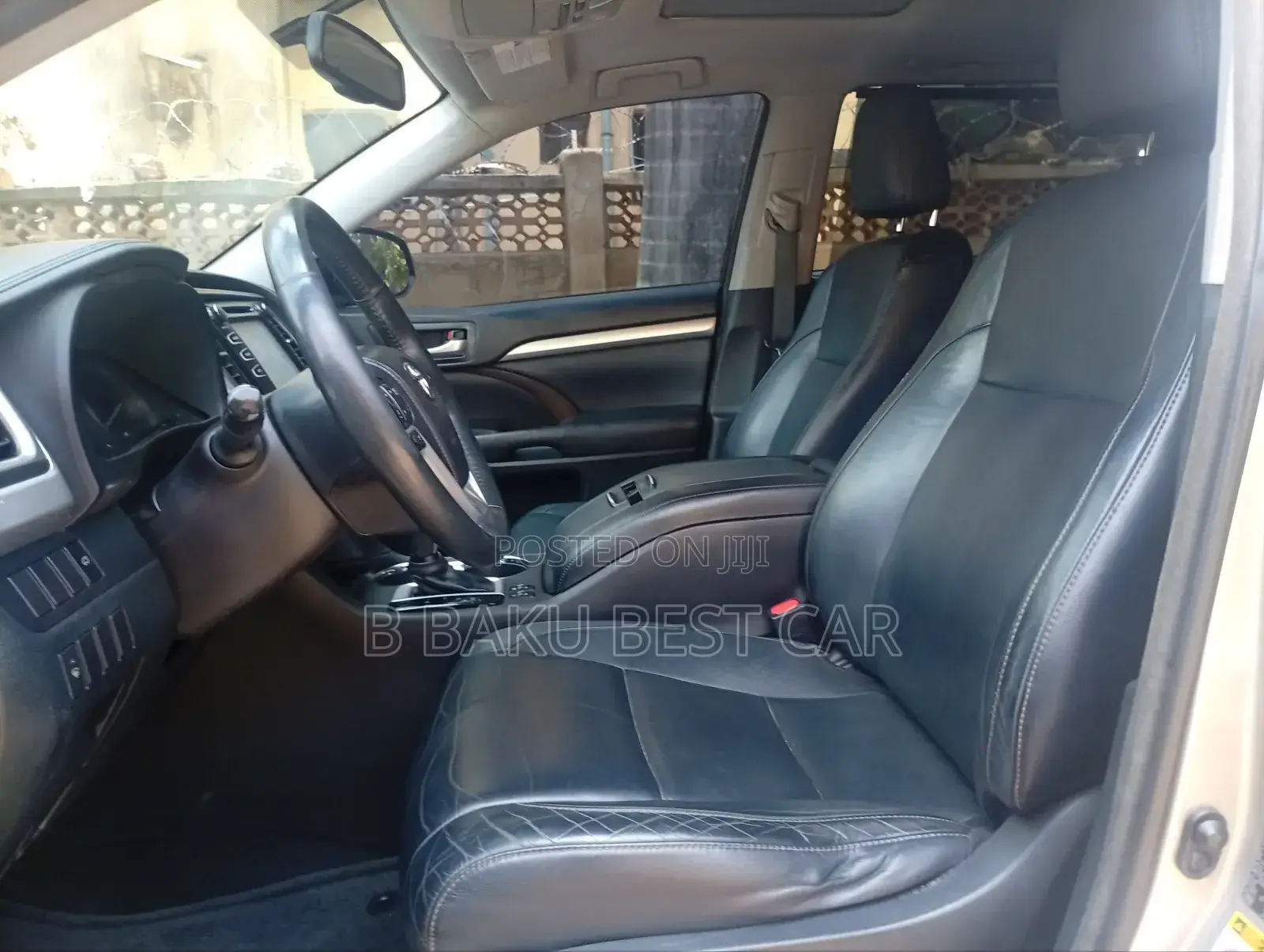Toyota Highlander XLE 4x2 V6 (3.5L 6cyl 8A) 2018 Gold