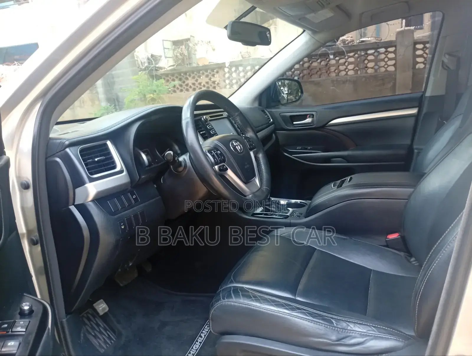 Toyota Highlander XLE 4x2 V6 (3.5L 6cyl 8A) 2018 Gold