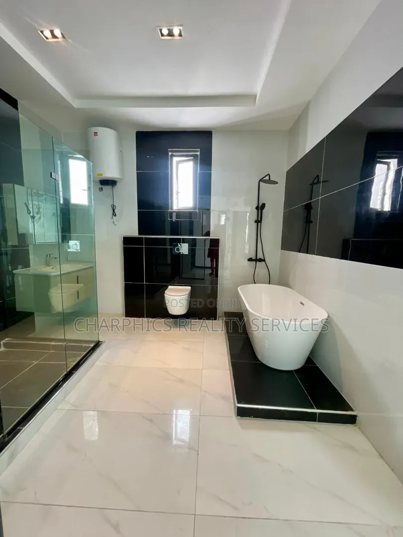 5bdrm Duplex in Off Lekki-Epe Expressway for sale